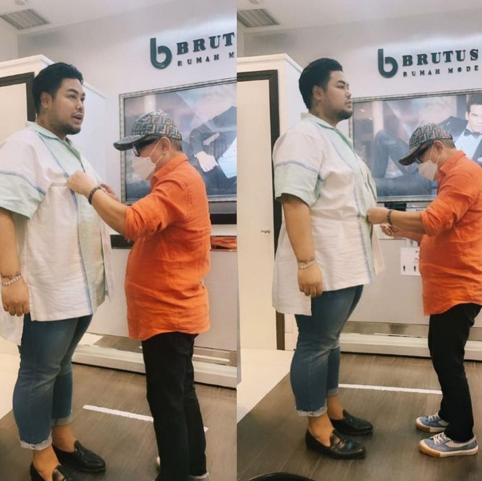 Ivan Gunawan melakukan fitting baju di Brutus Rumah Mode milik Amin Brutus. [Instagram]