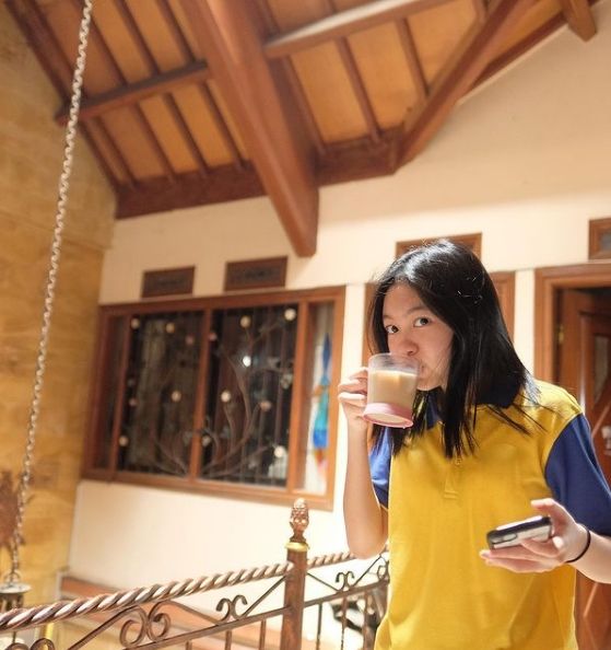 Potret rumah Enda Ungu. (YouTube/Zara Leola)