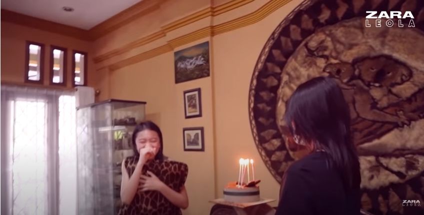 Potret rumah Enda Ungu. (YouTube/Zara Leola)