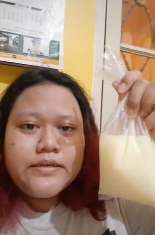 Cewek nangis minum minuman di kulkas. (Tiktok/sixeuday)