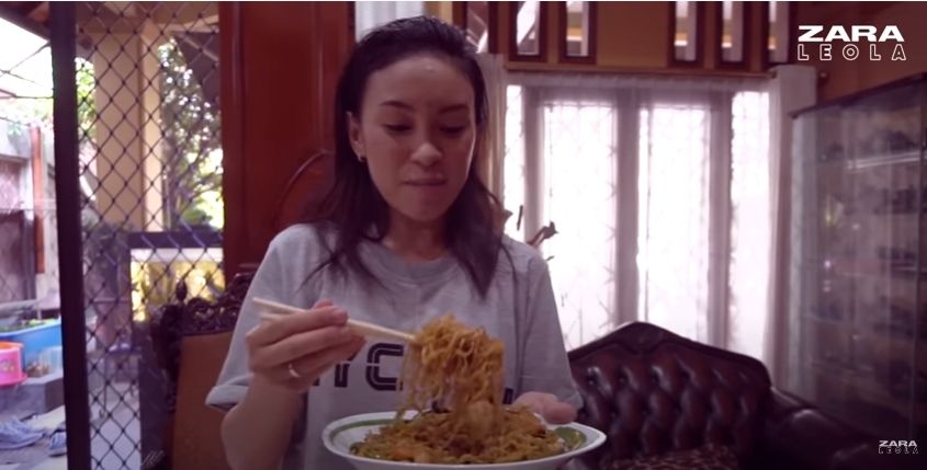 Potret rumah Enda Ungu. (YouTube/Zara Leola)