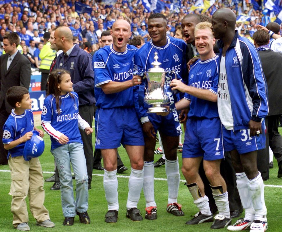 Marcel Desailly memperkuat Chelsea di tahun 2002. [AFP]