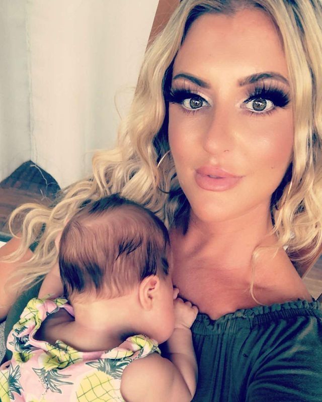 Jennifer Vazquez dengan putrinya. (Instagram/@mrs_jennifervazquez)