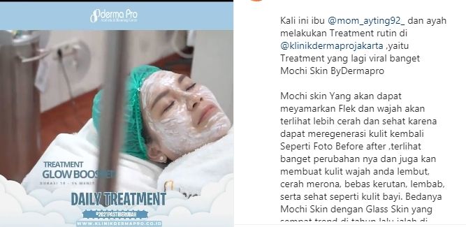 Potret orang tua Ayu Ting Ting perawatan wajah. (Instagram/klinikdermaprojakarta)