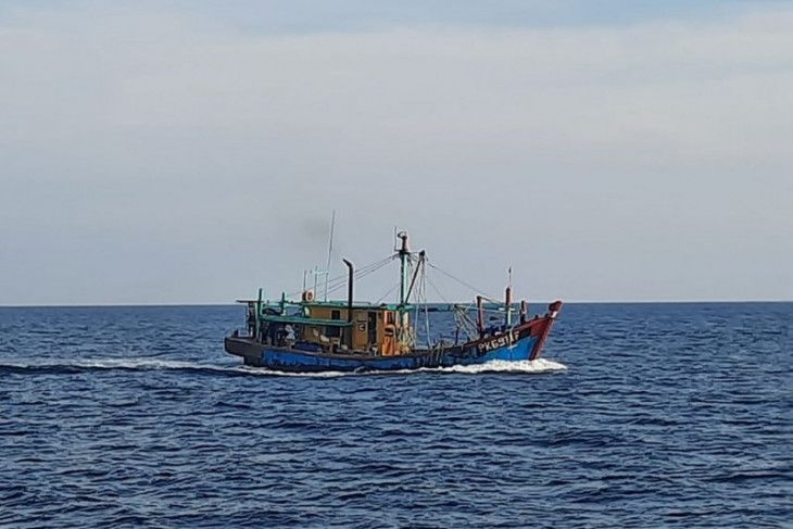 Kapal Pencuri Ikan Berbendera Malaysia Ditangkap di Selat Malaka. [ANTARA] 