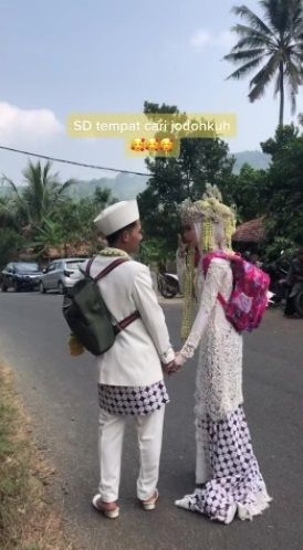 Berjodoh dengan Teman SD. (TikTok)