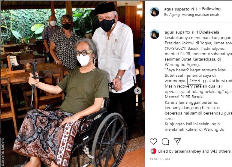 Menteri PUPR Basuki Hadimuljono menemui seniman Butet Kartaredjasa yang tengah duduk di kursi roda. [Foto koleksi fotografer Agus Suparto / Instagram]