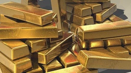 Tumpukan emas batangan dalam berbagai ukuran cocok disimpan di brankas pribadi atau safe deposit box bank
