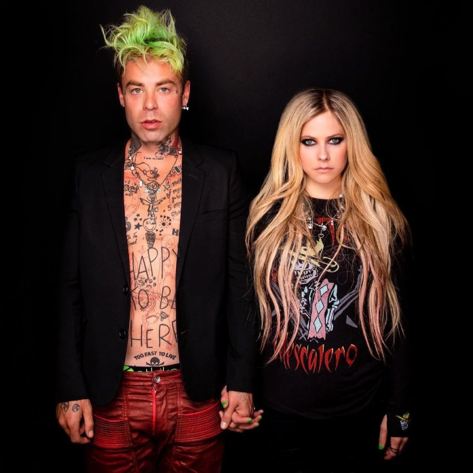 Potret mesra Avril Lavigne dan pacar. (Instagram/modsun)