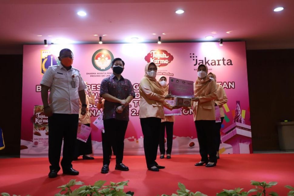 Dukung Vaksinasi Covid-19, Tenaga Kesehatan di DKI Jakarta Dapat 2.000 Susu Kurma. (Dok: Istimewa)