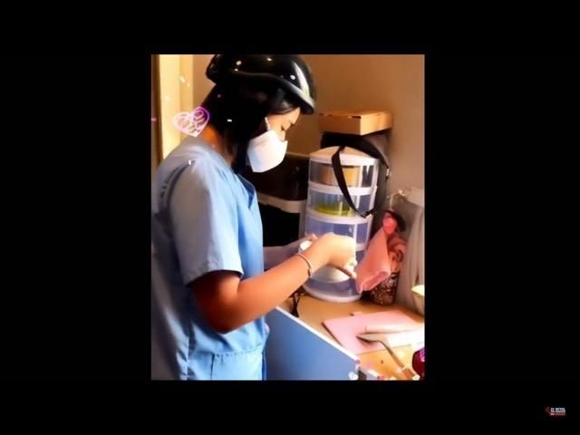 Artis masak pakai Helm. [Youtube]