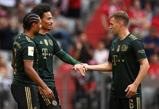 Pemain Bayern Munich rayakan kemenangan atas Bochum dalam lanjutan Bundesliga yang digelar di Allianz Arena, Sabtu (18/9/2021). [AFP]