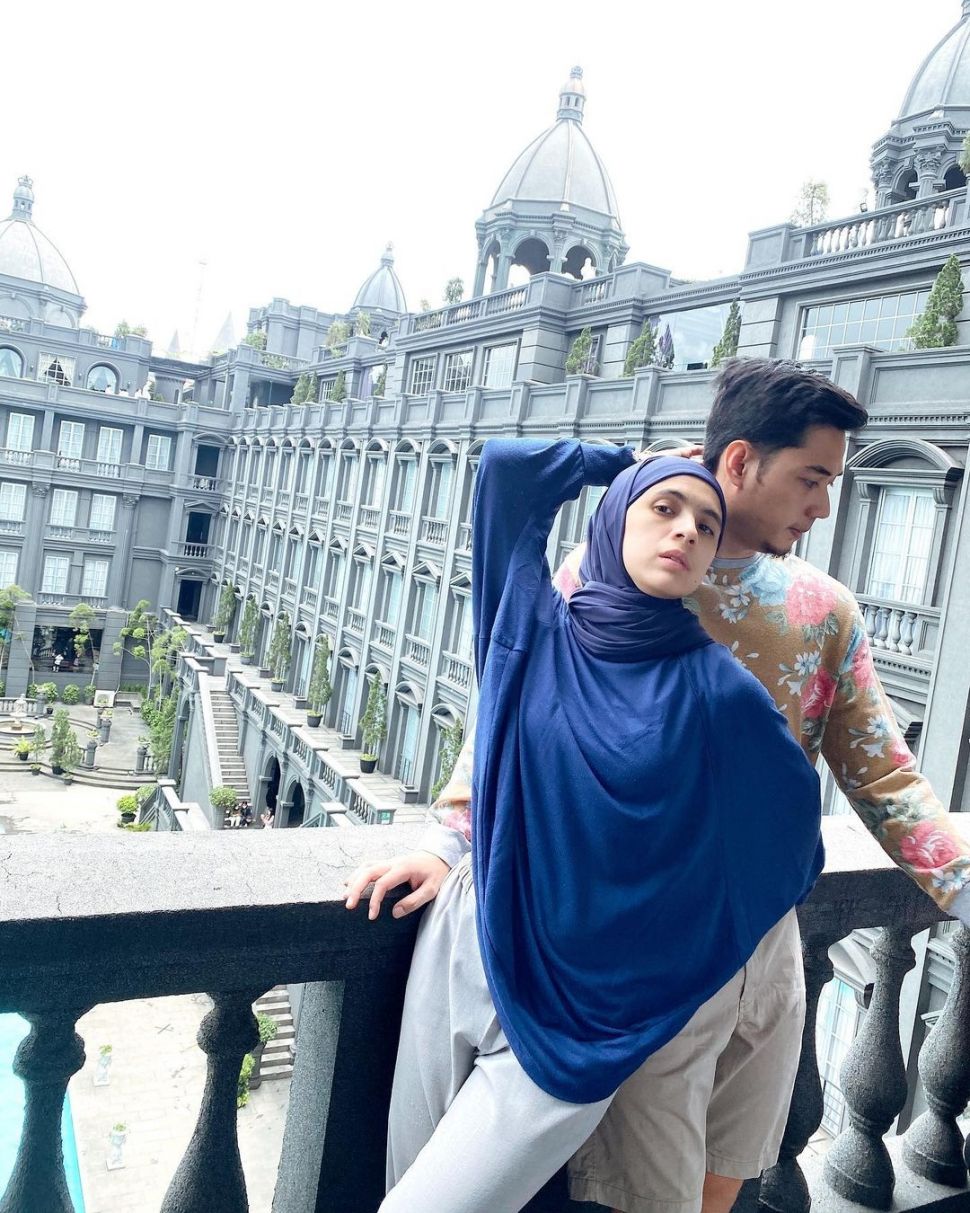 Potret mesra Nycta Gina dan Rizky Kinos. (Instagram/missnyctagina)