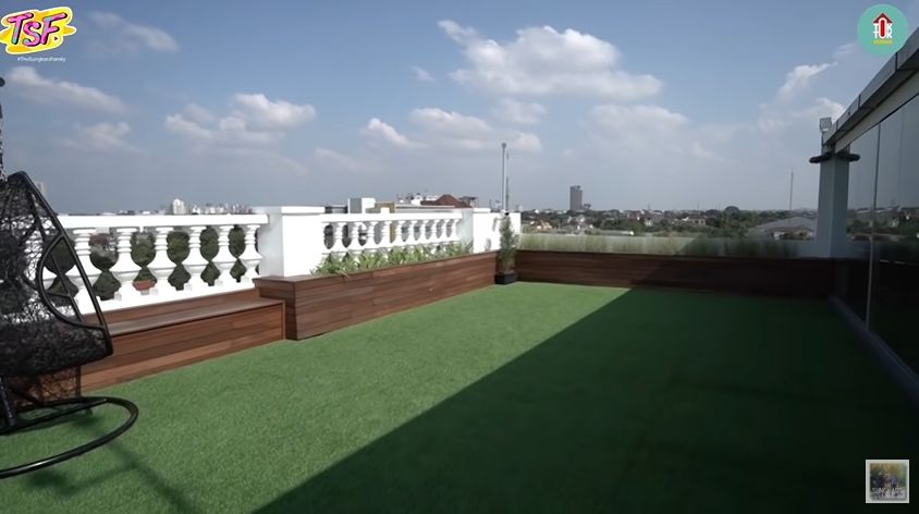 Adu Mewah Rooftop Rumah Artis (YouTube/The Sungkars Family)