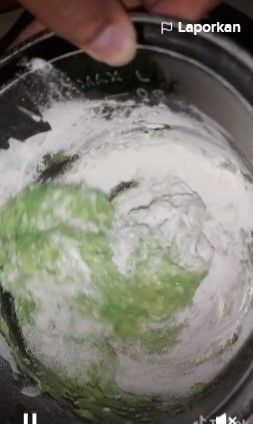 Viral cara membuat bolu pandan pakai magic com untuk memasak nasi. Cara membuat bolu pandan ini dilakukan anak kost dengan cara sederhana dan menggunakan peralatan seadanya. (TikTok)