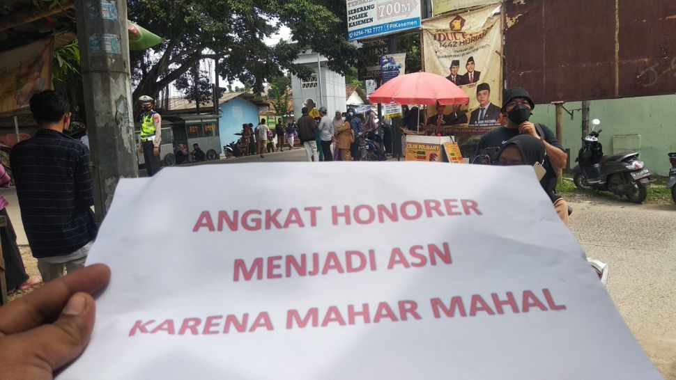 Keluh Kesah guru honorer di Kota Serang, Selasa (21/9/2021). [IST]