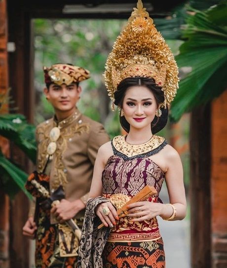 Baju adat Bali. (Pariwisata Indonesia)