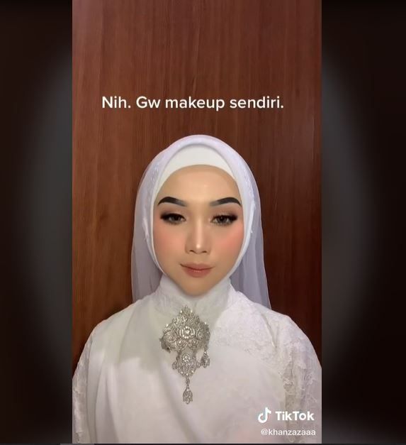 Viral Wanita Makeup Sendiri untuk Menikah, Hasilnya Dipuji (tiktok.com/@khanzazaaa)