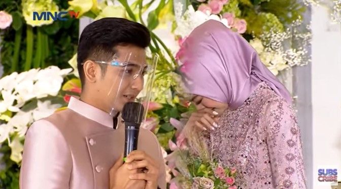 Momen lamaran Ria Ricis. (YouTube/MNCTV Official)