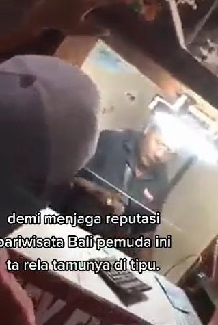 Aksi pria di Bali tuai pujian warganet. (Tiktok/@masmondol84)