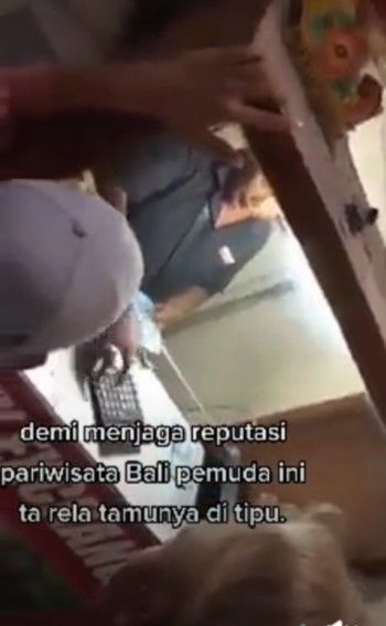 Viral tour guide Bali ngamuk karena bule ditipu money changer atau jasa penukaran uang. Si tour guide Bali itu marah lantaran penipuan money changer bisa rusak reputasi Bali. 