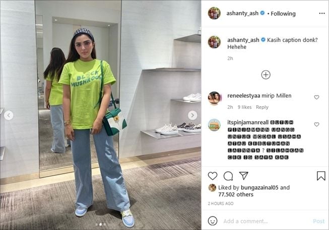 Ashanty juga memakai tas dari rumah mode PRADA yang harganya mencapai Rp39,8 juta. (Instagram/@ashanty_ash)