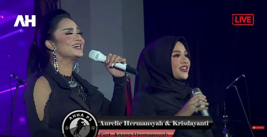 Momen Krisdayanti nyanyi bareng Aurel Hermansyah. (YouTube/AH)