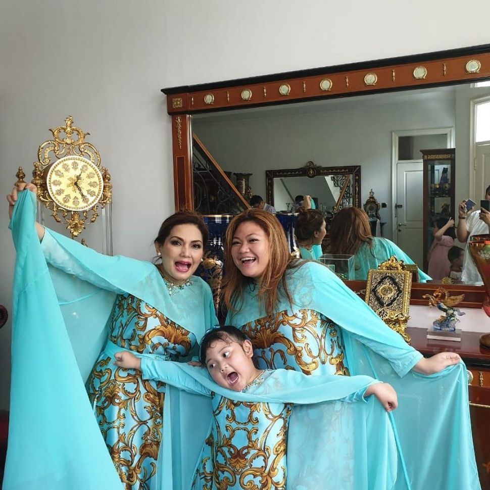 Potret kebersamaan Nia Daniaty dan Olivia Nathania. (Instagram/niadaniatynew)