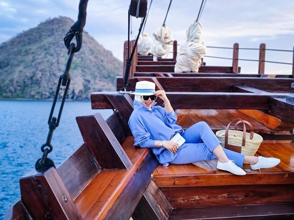 Momen Syahrini liburan di Labuan Bajo. (Instagram/princessyahrini)