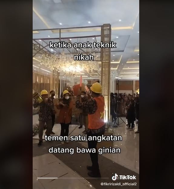 Viral Pengantin Anak Teknik, Malah Berubah Mirip Mandor (tiktok.com/@fikririzaldi_official2)