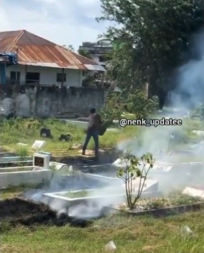 Viral anak bakar kuburan ayah karena kecewa pembagian warisan. Setelah kuburan dibakar, nisan kuburan dipecahkan. Hal itu membuat beberapa kuburan di sekitar itu juga terbakar.