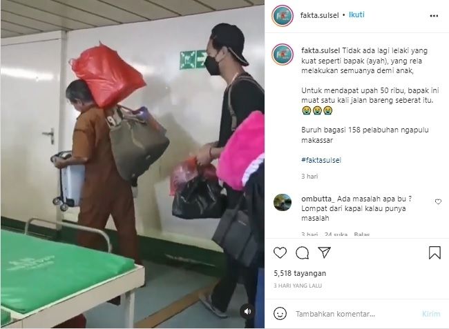 Porter sudah berumur, mengangkut banyak barang. [Instagram]