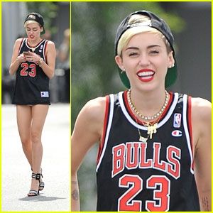 Sporty tapi chic seperti Miley Cyrus (Dok. NBA)