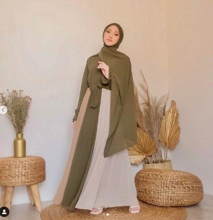 Selebgram Julia Prastini pindah agama. Julia Prastini masuk Islam berawal dari mencintai Al Quran. (Instagram)