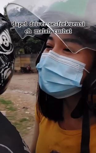 Video curhat driver ojol diputus pacar. (Tiktok/@nonabey07)