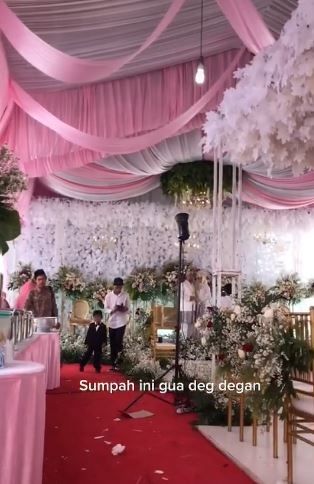 Wanita numpang makan di pernikahan orang tak dikenal. (Tiktok)