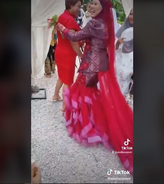 Viral Pasangan Pengantin Baru Gelar Resepsi 5 Tahun setelah Menikah (tiktok.com/@emiliacomot)