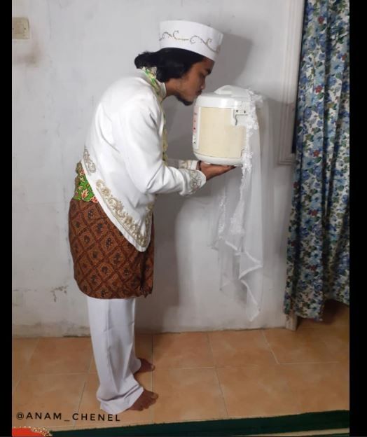 Viral Pria Menikah dengan Rice Cooker (facebook.com/Khoirul Anam)
