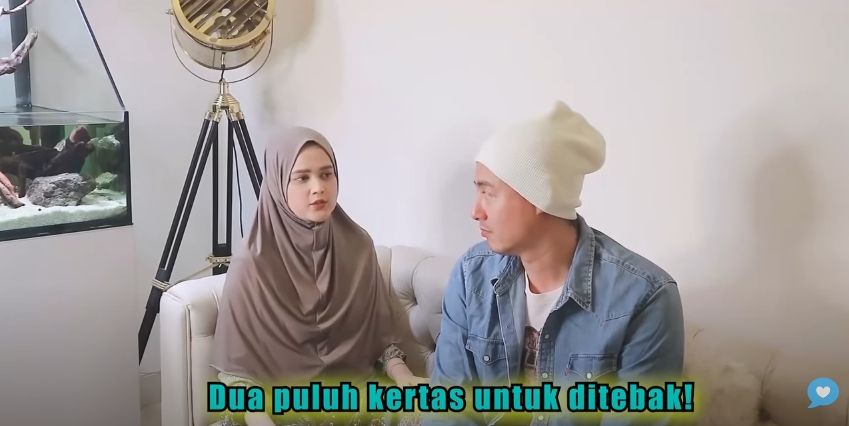 Momen Cut Meyriska umumkan kehamilan. (YouTube/RogerChika Journey)