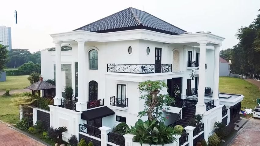 Potret rumah Prilly Latuconsina. (YouTube/Prilly Latuconsina)