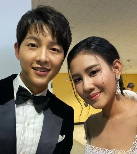 Shenina Cinnamon dan Song Joong Ki [Instagram]