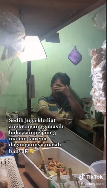 Pedagang angkringan pukul 3 pagi (TikTok @karungasap)