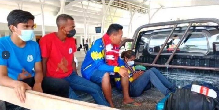 Viral foto atlet peraih medali emas dari NTT naik mobil pikap. (Twitter/narkosun01)