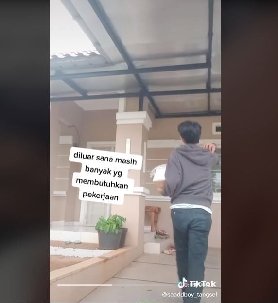 Curhat Pria Diputuskan Pacar karena Kerja Jadi Kurir (tiktok.com/@kang..paket)