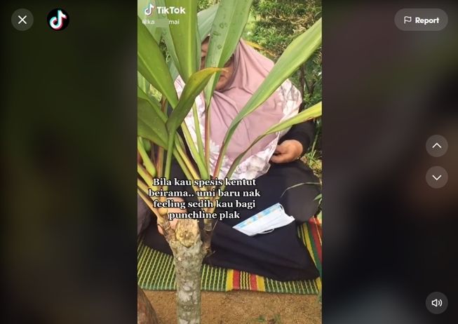 Viral wanita lakukan hal tak terduga saat ziarah sampai bikin ibu syok. (TikTok)