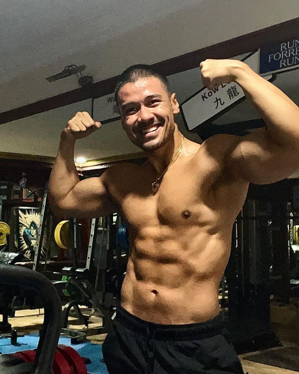 Chicco Jerikho flaunts his muscular body. [Instagram]