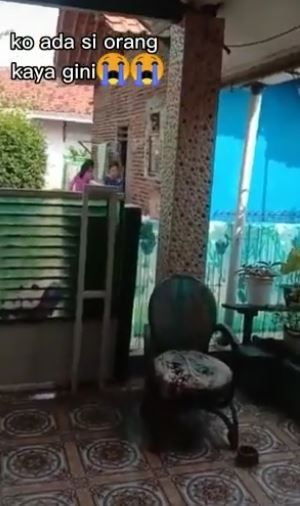 Curhat wanita tentang kelakuan tetangganya. (Tiktok)