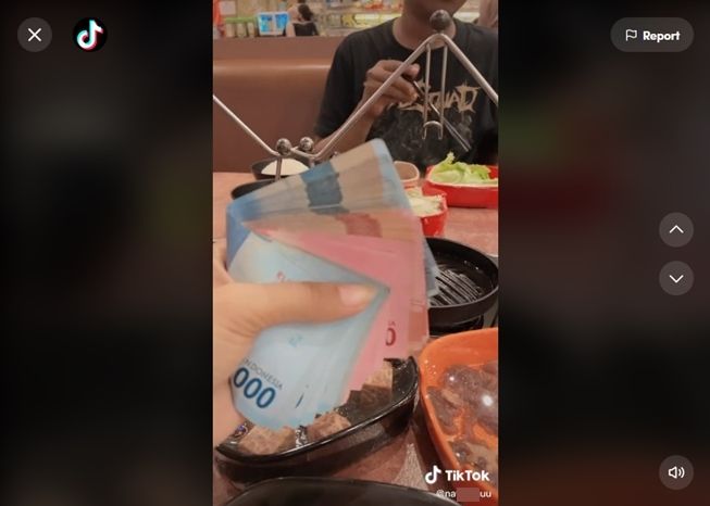 Viral pasangan lakukan ritual setiap ketemu, warganet langsung mengingatkan. (TikTok)