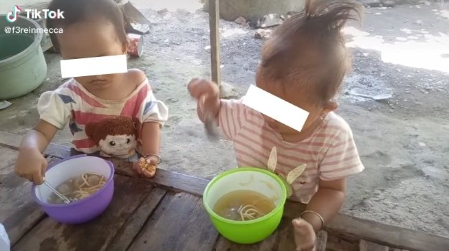 Viral dua bocah makan bakso, videonya sampai ditonton 25 juta kali. (TikTok/@f3reinmecca)