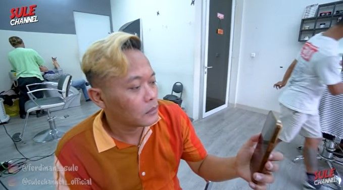 Potret Sule dengan gaya rambut baru. (Instagram/ferdinan_sule)